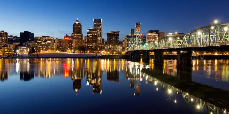 Oregon ties itself closer to California’s Advanced Clean Trucks rule, even though it may have no future