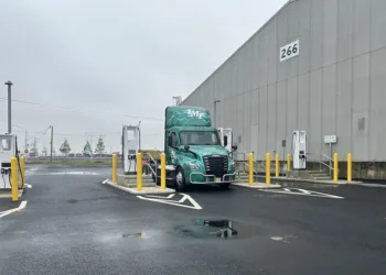 Port Newark opens new electric drayage charging station