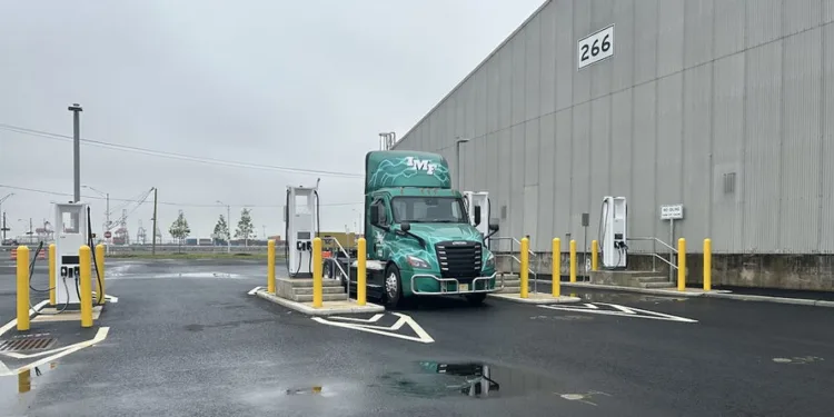 Port Newark opens new electric drayage charging station