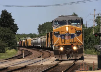 Report: Investment firm advising Union Pacific on potential rail merger