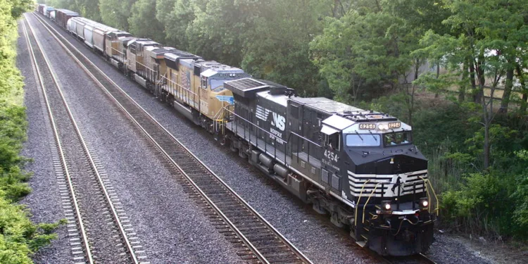 Shippers line up against railroad mergers