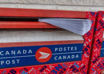 Survey: Small businesses would flee Canada Post if mail carriers strike