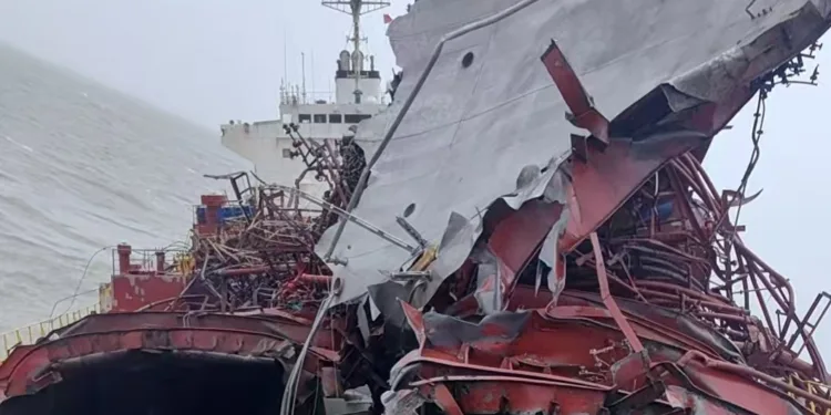 Tanker explodes off Indian port