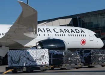 Air Canada flight attendants defy federal back-to-work order