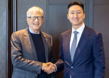 Bill Gates in Korea to further nuclear-powered ships project with HD Hyundai
