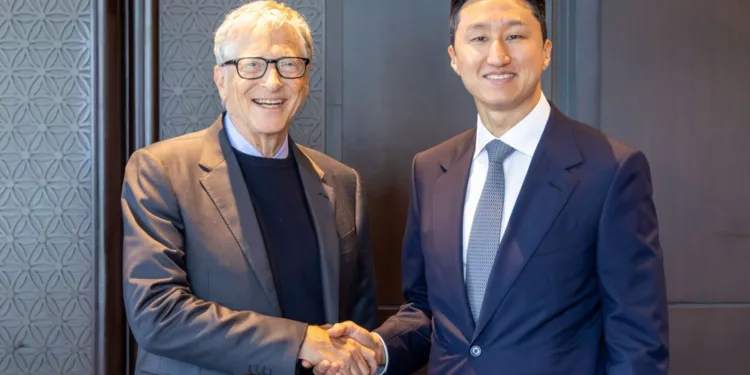 Bill Gates in Korea to further nuclear-powered ships project with HD Hyundai