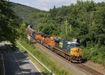 Buffett: Berkshire will not bid for CSX or Norfolk Southern