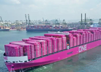 Container market sends mixed signals as charter rates hold firm, spot rates slide