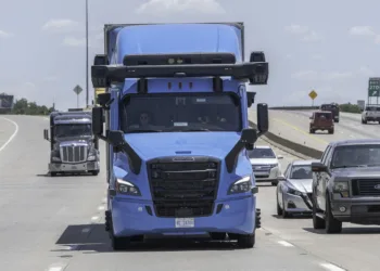 DOT moves to clear the road for self-driving trucks
