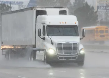 Freight shipment decline streak extends to 30 months, Cass says