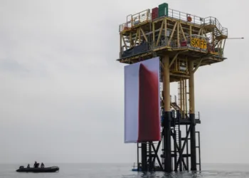 Greenpeace installs Anish Kapoor artwork on Shell’s offshore gas platform