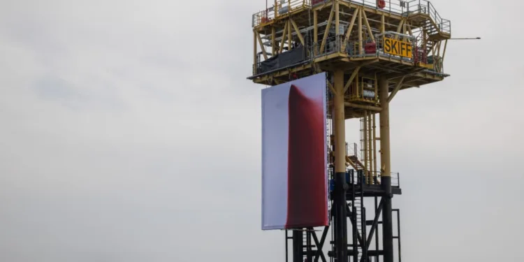Greenpeace installs Anish Kapoor artwork on Shell’s offshore gas platform