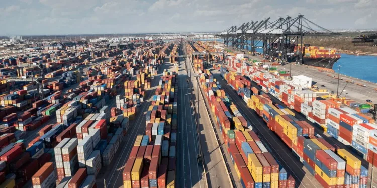 Nothing can stop falling trans-Pacific container rates: Analyst