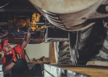 White Paper: Fullbay’s Spectacular Guide to Boosting Tech Efficiency