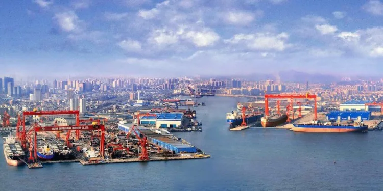 Asiatic Lloyd orders two boxships in Dalian