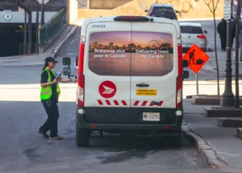 Canada Post and union contract divide widens