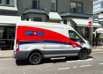 Canada Post letter carriers refuse to deliver direct mail