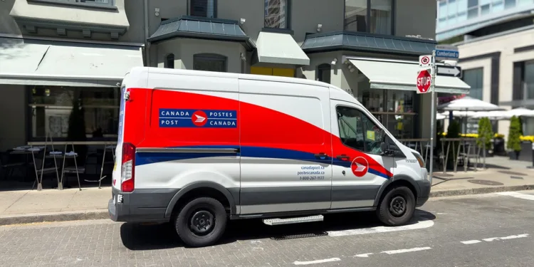 Canada Post letter carriers refuse to deliver direct mail