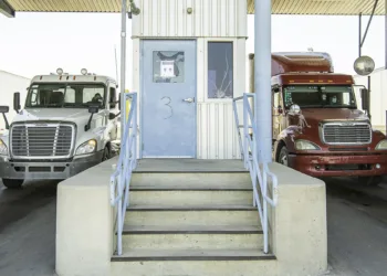 FMCSA urged to consider border delays in trucker pilot program