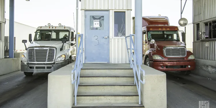 FMCSA urged to consider border delays in trucker pilot program