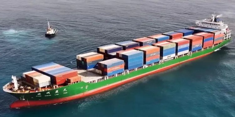 OVP Shipping pens debut boxship order