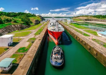 Panama Canal carves out weekly slot for dual-fuel pioneers