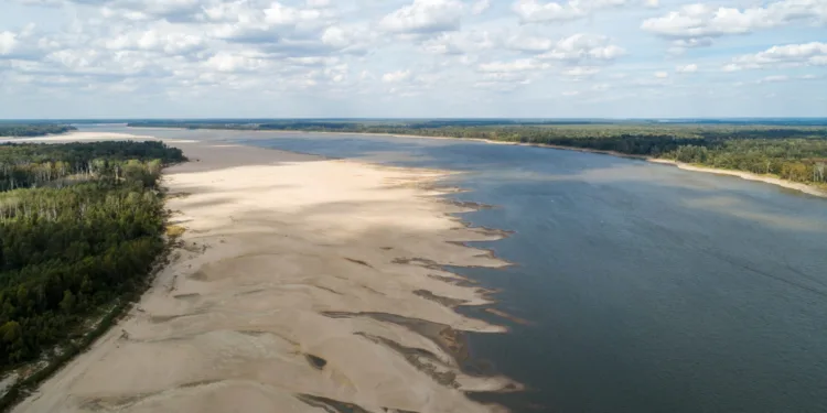 Shipping challenges on the rain-starved Mississippi…again