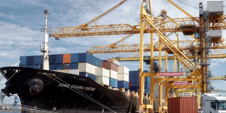 Aurora lights up Arctic box trade with 33-day China–St Petersburg run