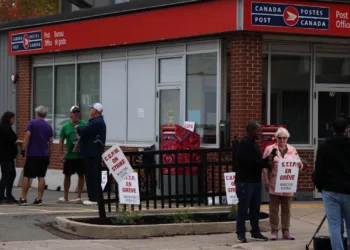Canada Post reduces contract offer to striking workers, warns of job cuts