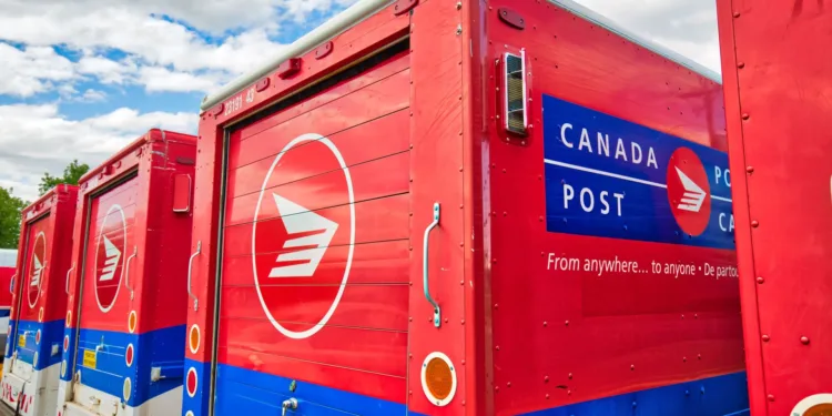 Canada Post workers to resume mail delivery, switch to rotating strikes