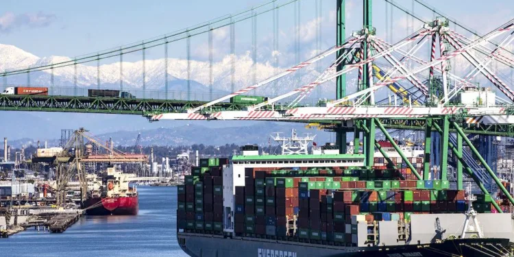 Carriers blank sailings at pandemic pace to prop up rates