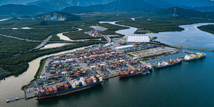 DP World seals 10-year extension with Hapag-Lloyd at Santos