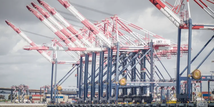 Hike brings U.S. tariffs on China container cranes to as much as 270%