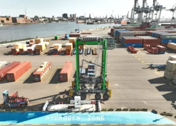 Konecranes unveils hydrogen fuel cell straddle carrier
