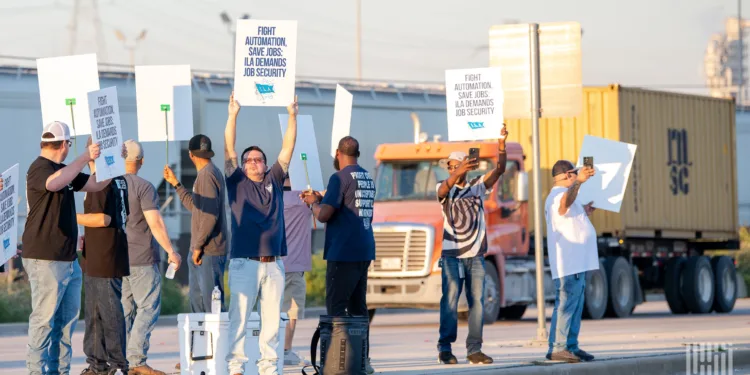 Longshore unions to meet for global anti-automation summit