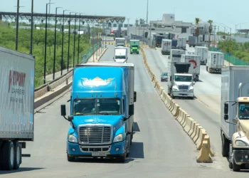 More than 7,000 truckers reportedly sidelined for English proficiency violations