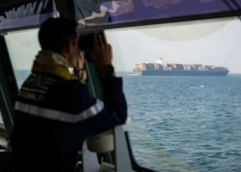 Red Sea carriers wait and watch Gaza peace talks