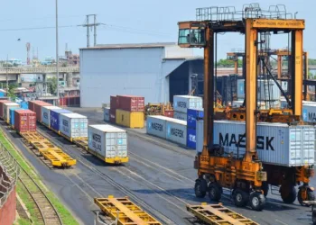 Ship liners in Chittagong barred from imposing surcharges: license of nine ships cancelled, reinstated