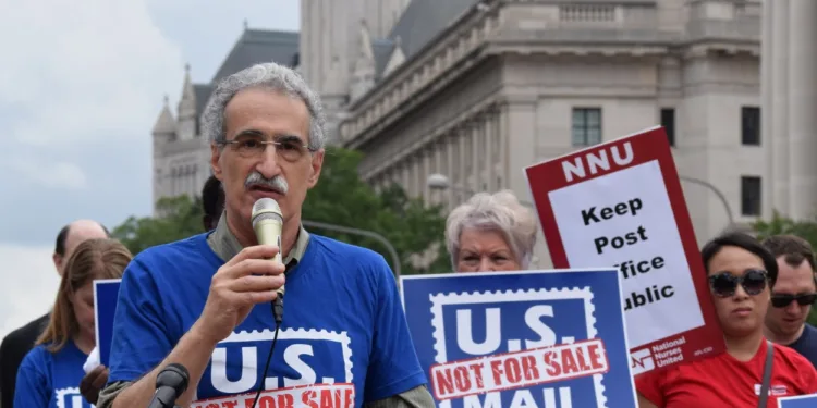 American Postal Workers Union completes leadership transition