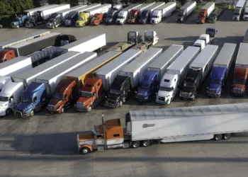 FMCSA to poll ‘several thousand’ drivers on truck parking