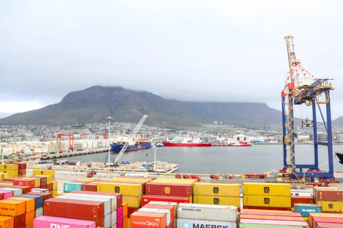 Kalmar secures order for 16 hybrid straddle carriers from TPT