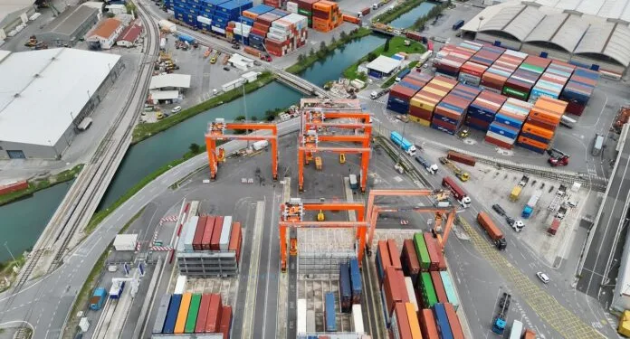 Luka Koper orders four more electric RTGs