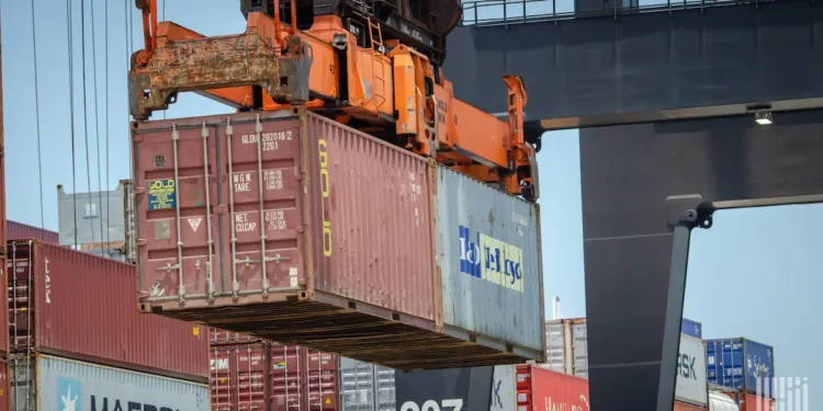 Retailers expect container import decline to accelerate in ’26