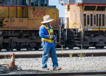 Union Pacific guarantees more post-merger union jobs