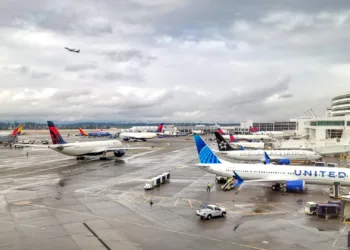 United Airlines refuses Seattle cargo because of fuel shortage