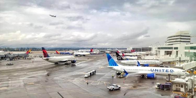 United Airlines refuses Seattle cargo because of fuel shortage