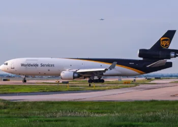 UPS and FedEx halt MD-11 flying to conduct safety review