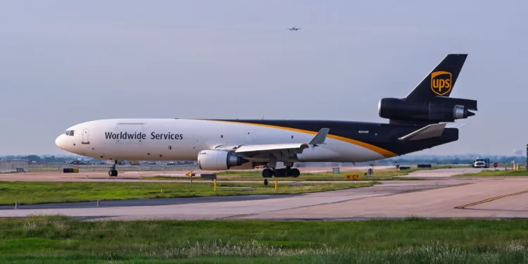 UPS and FedEx halt MD-11 flying to conduct safety review