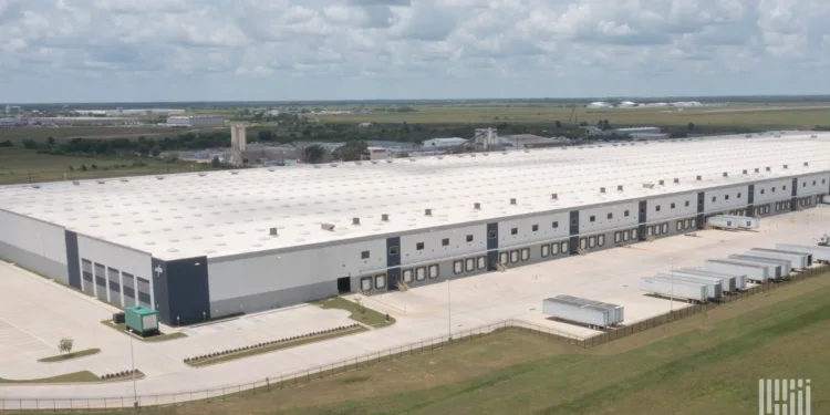 U.S. freight market reverses gains in third quarter as volumes fall