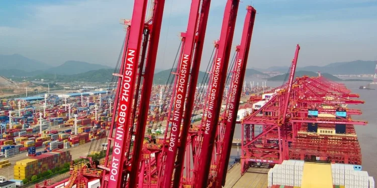 Carriers look to higher rates, fewer sailings on key Asia-US route